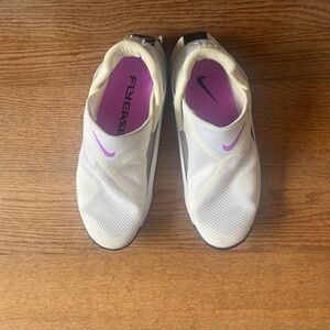 Brand New women’s white Nike Go FlyEase Phantom Purple DR5540-104 Size 9.5